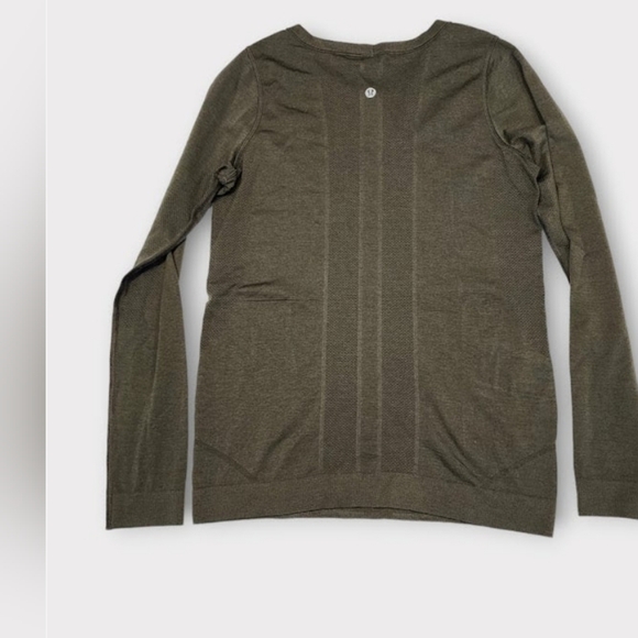 Size 4 - Lululemon Swiftly Tech Long Sleeve (Breeze) (Relaxed Fit) - Picture 3 of 3